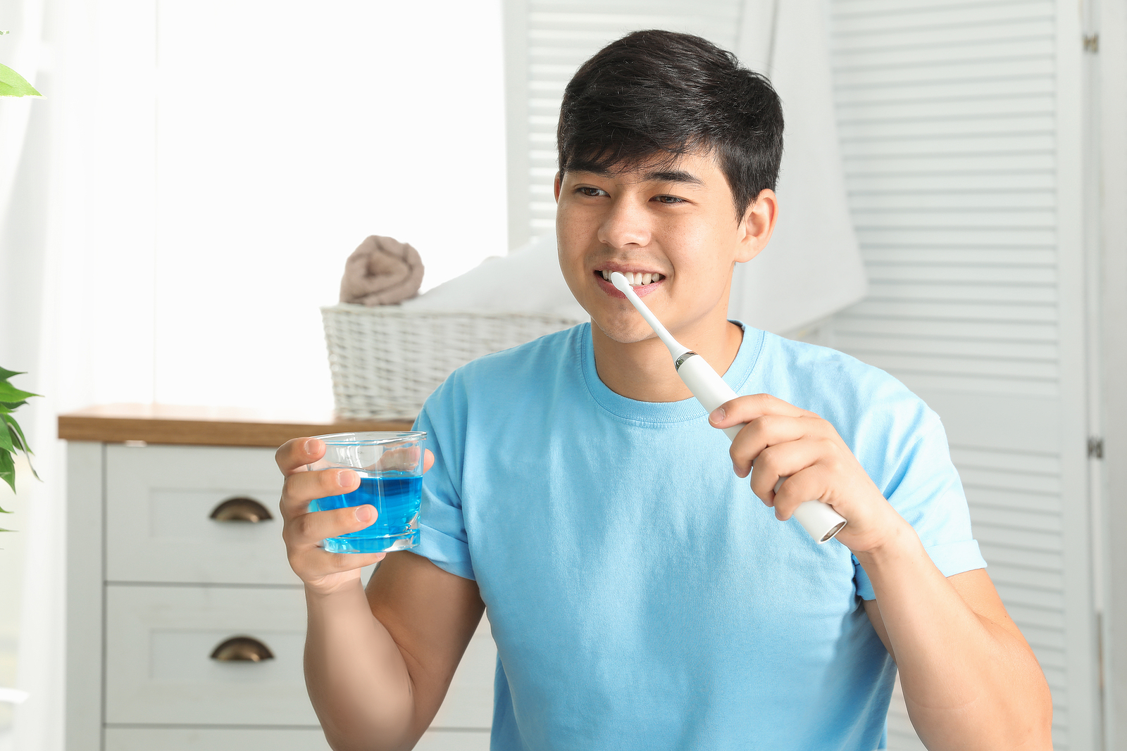 How Does Mouthwash Help Maintain Dental Health?